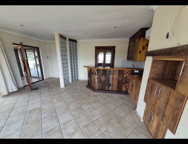 4 BEDROOM HOUSE FOR SALE IN DANA BAY